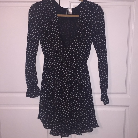 H&M Dresses & Skirts - Divided H&M polka dot ruffle dress